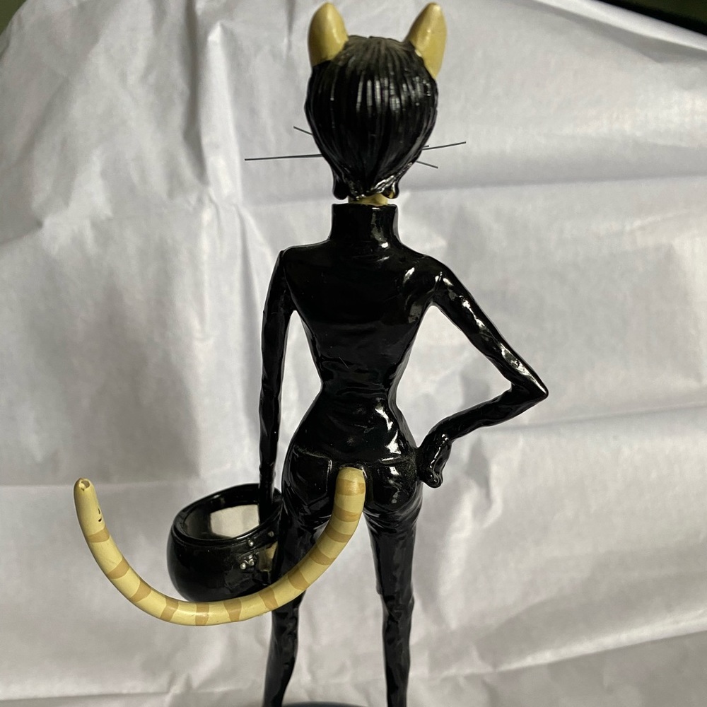 Catwalk statue